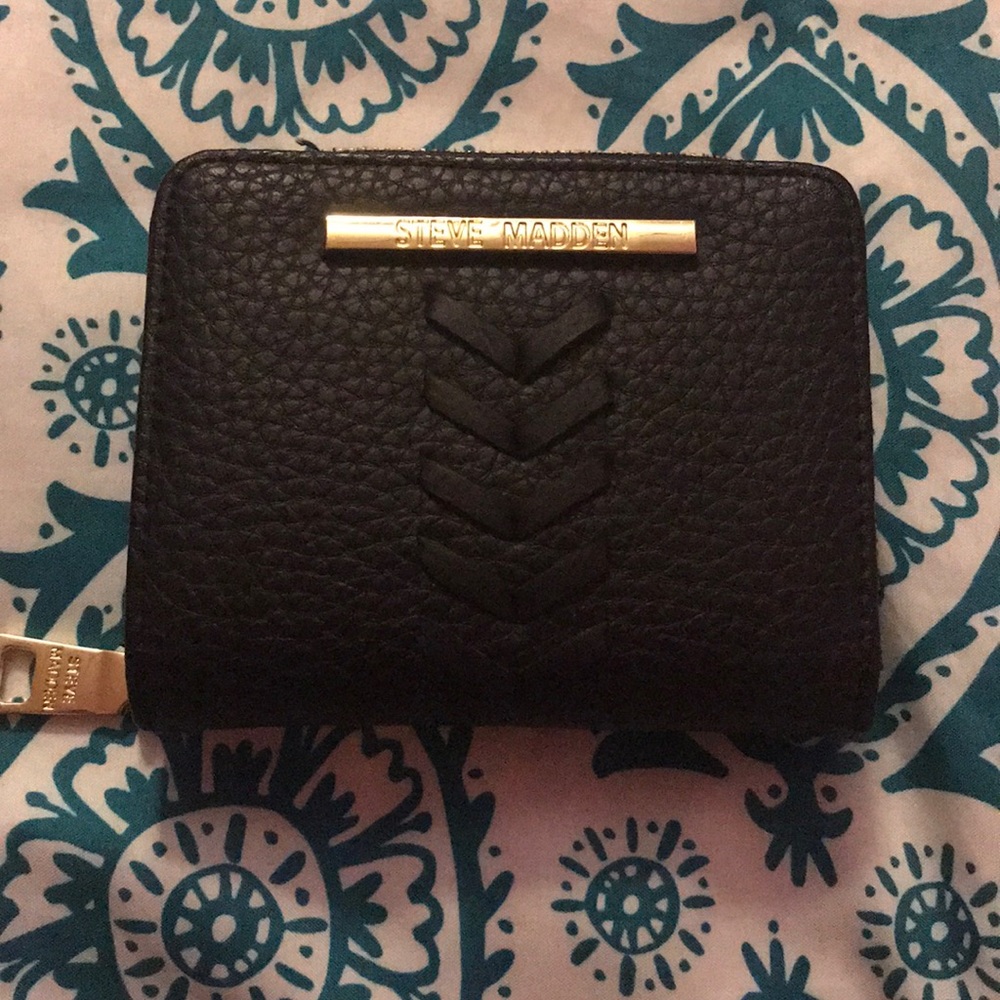 Steve Madden tri-fold black wallet